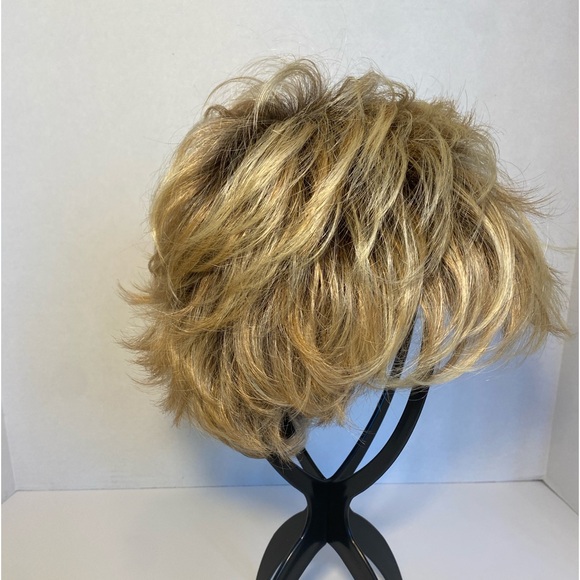Toni Brattin Wig - Picture 2 of 5